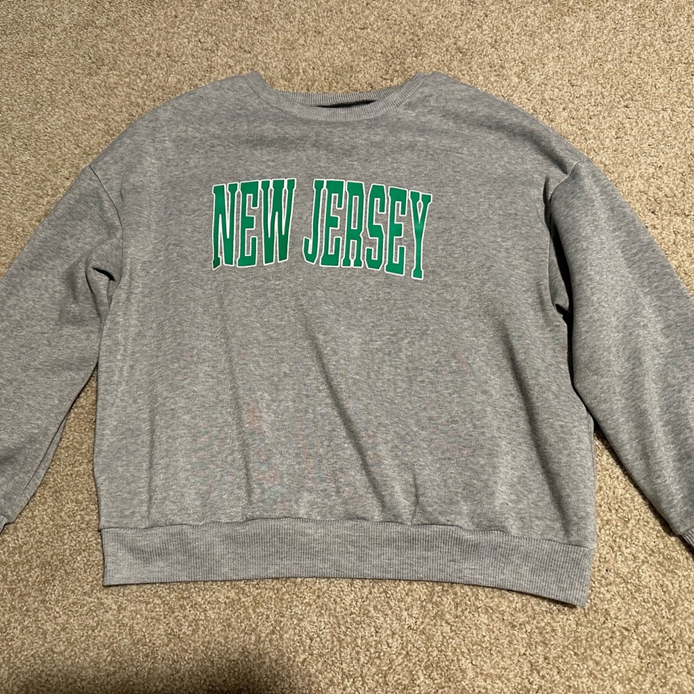 SHEIN Gray Sweatshirt with Green 'New Jersey' Print